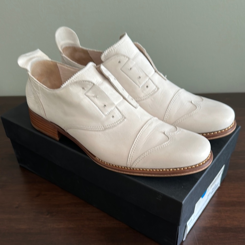 Jil Sander Cream Flats with Suede Finish